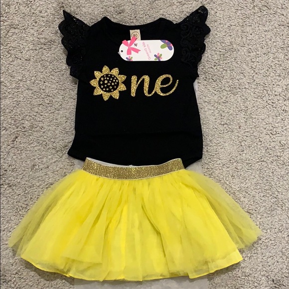 Baby Girl’s One Year Birthday Outfit - Picture 1 of 11
